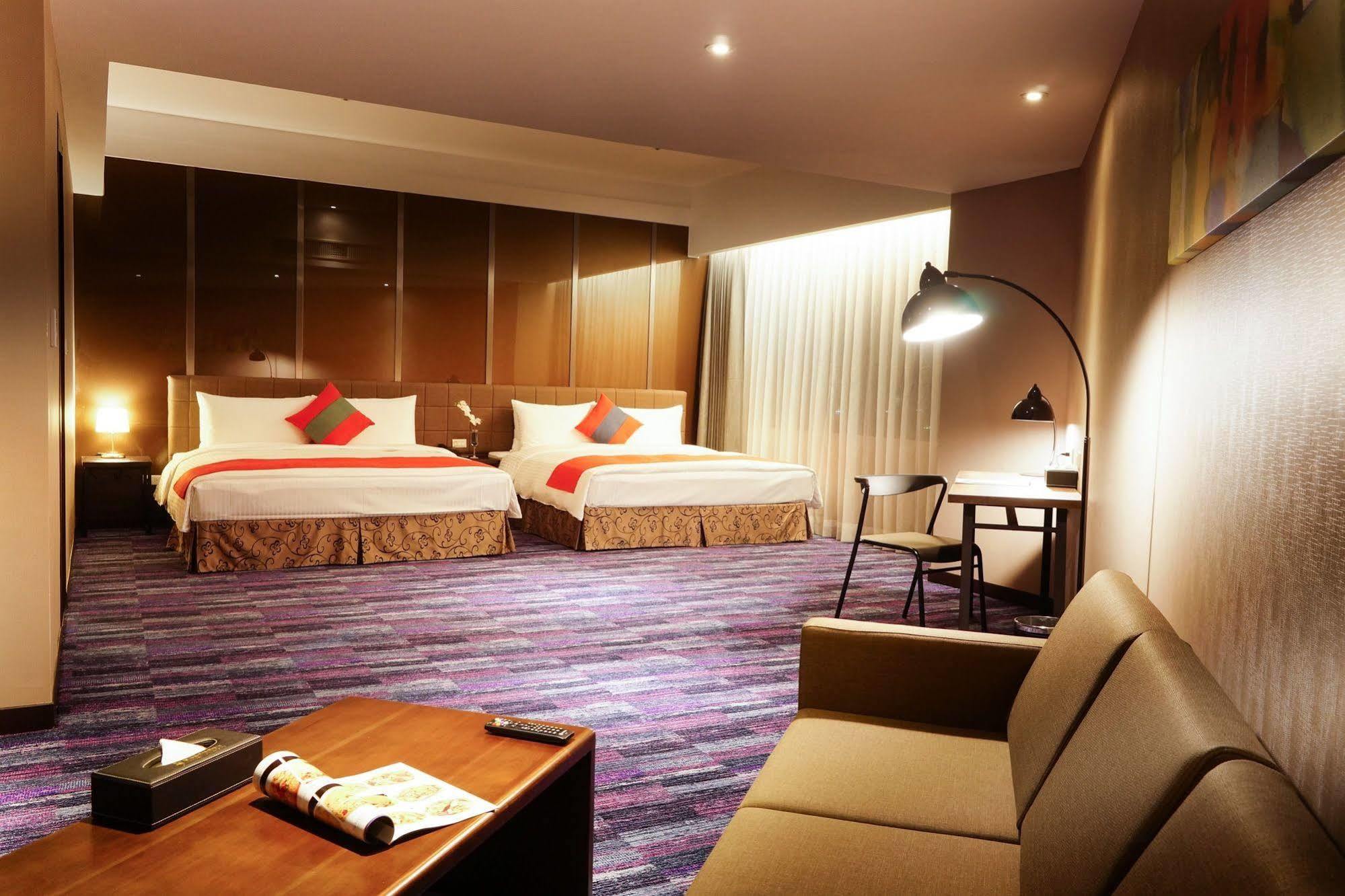 โฮยา รีสอร์ต โฮเต็ล เกาสง Hotel ภายนอก รูปภาพ